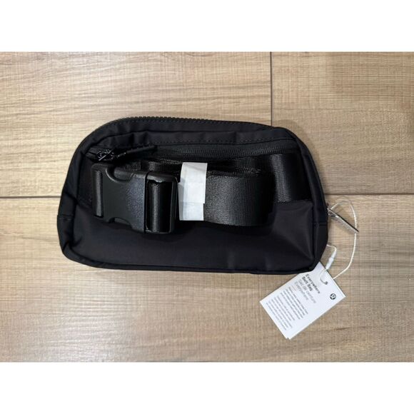 NEW Lululemon Everywhere Belt Bag Black Fanny Pack Classic Nylon - Picture 8 of 8
